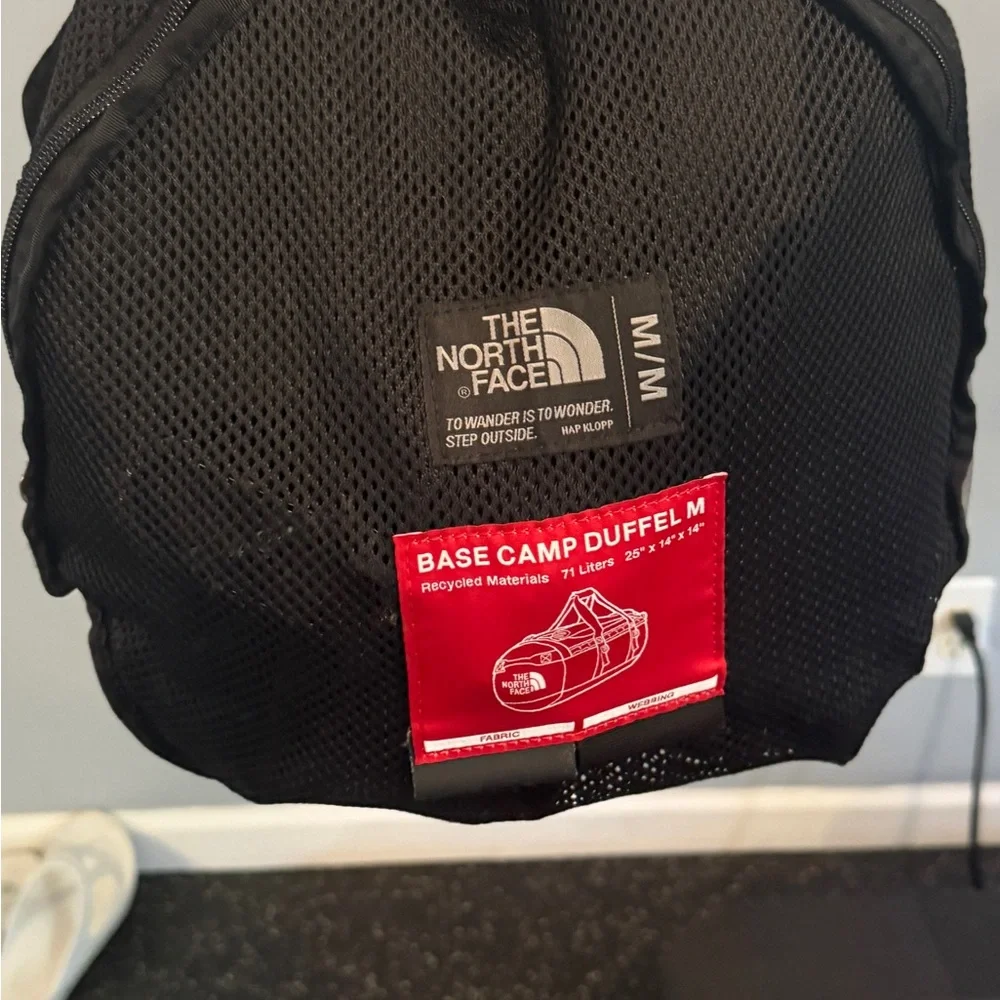 New the North Face Base Camp Duffel M Black - Picture 5 of 6